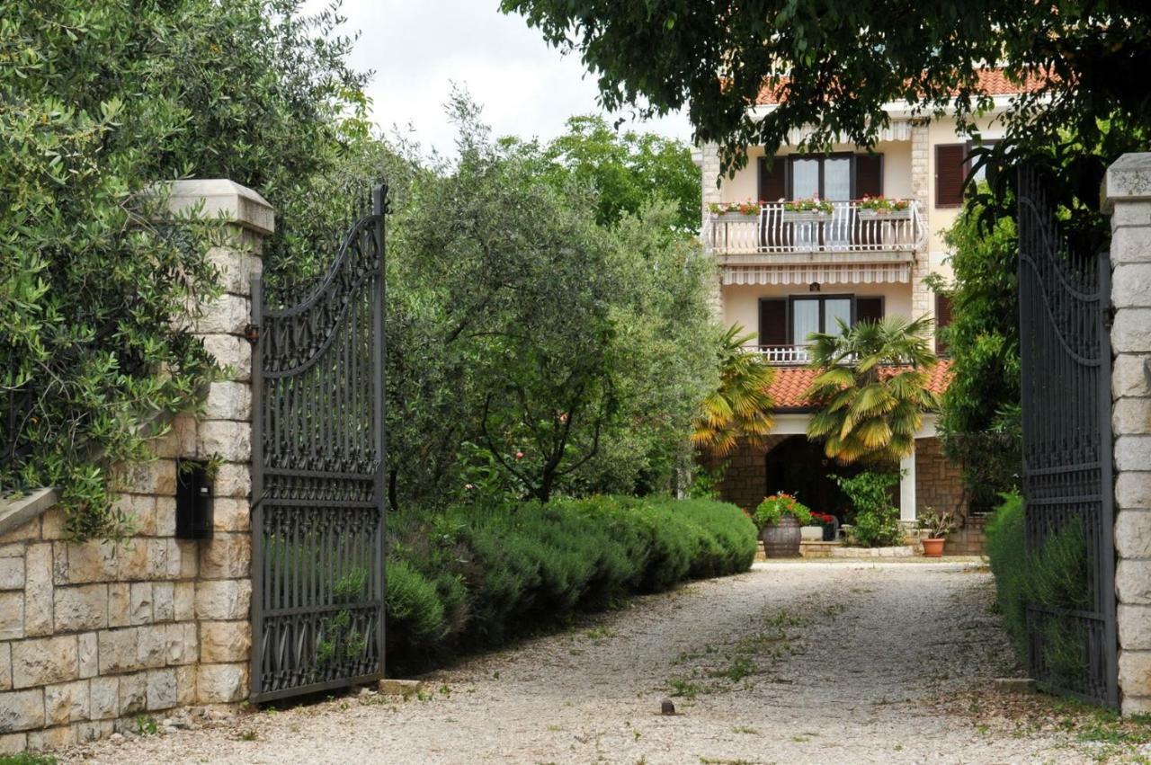 Haus Liliana Ξενοδοχείο Tar-Vabriga Εξωτερικό φωτογραφία