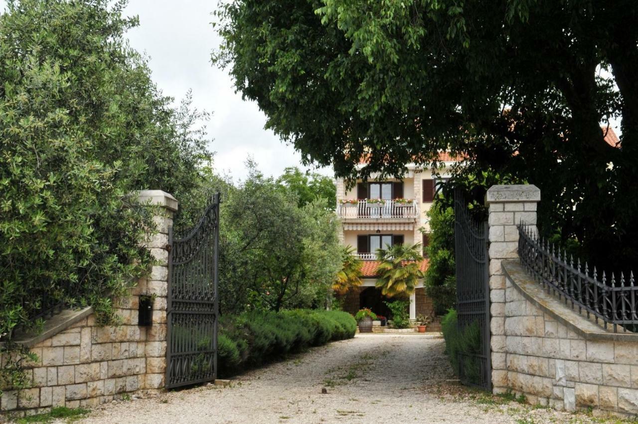 Haus Liliana Ξενοδοχείο Tar-Vabriga Εξωτερικό φωτογραφία